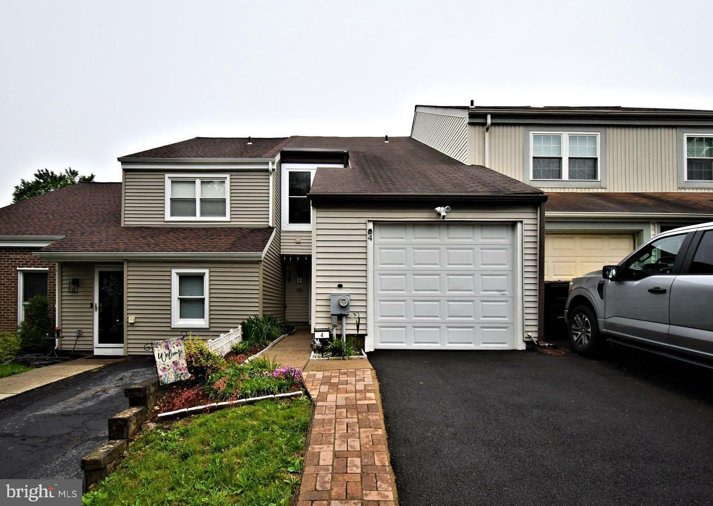 Property Photo: 4 Jack Ladder Circle PA 19044