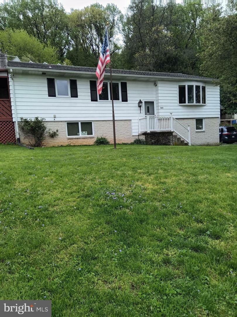 785 Locust Street  Mount Wolf PA 17347 photo