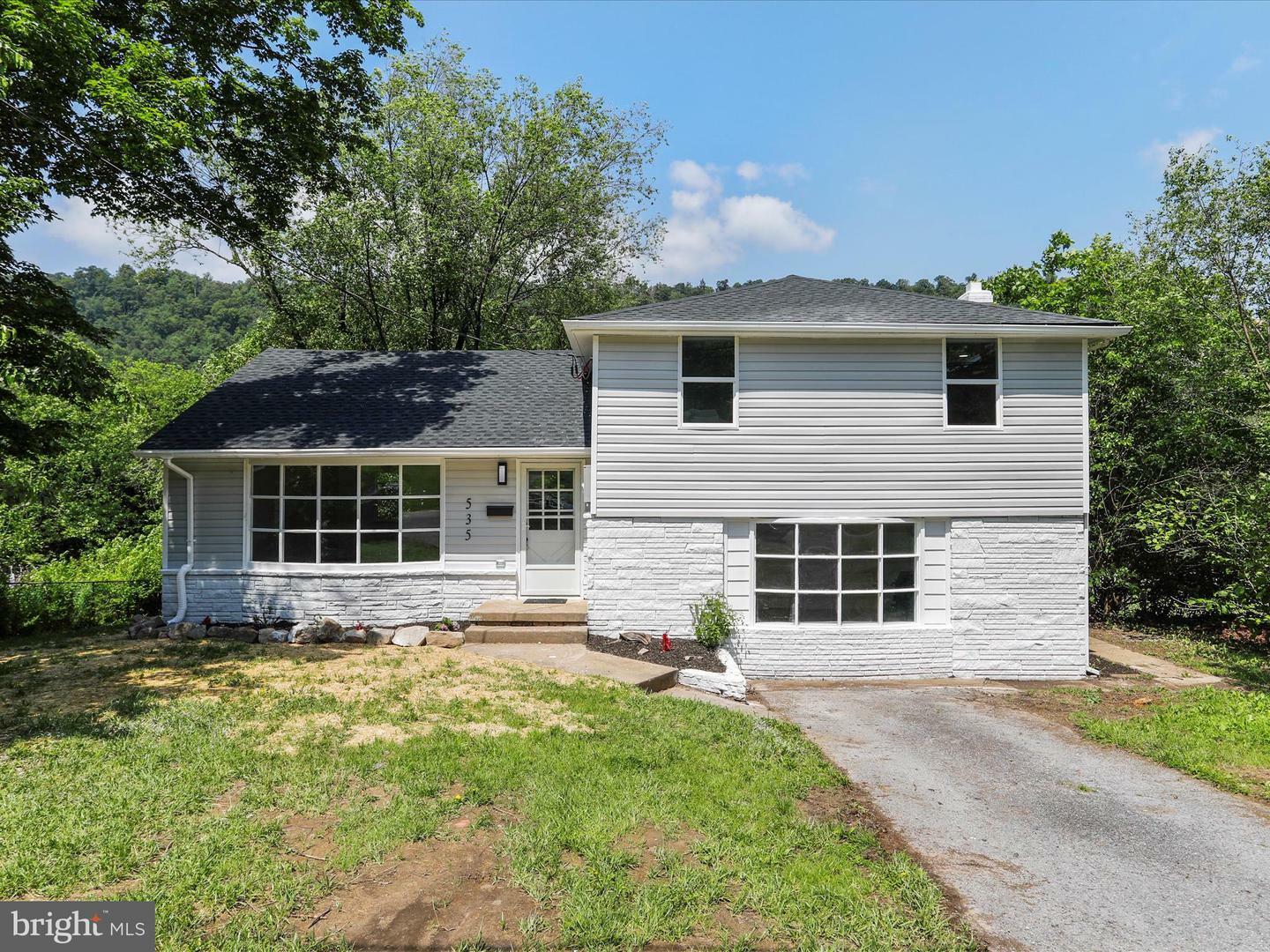 Property Photo: 535 Harrison Avenue WV 25411
