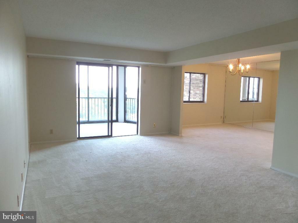 Property Photo: 5904 Mount Eagle Drive 902 VA 22303