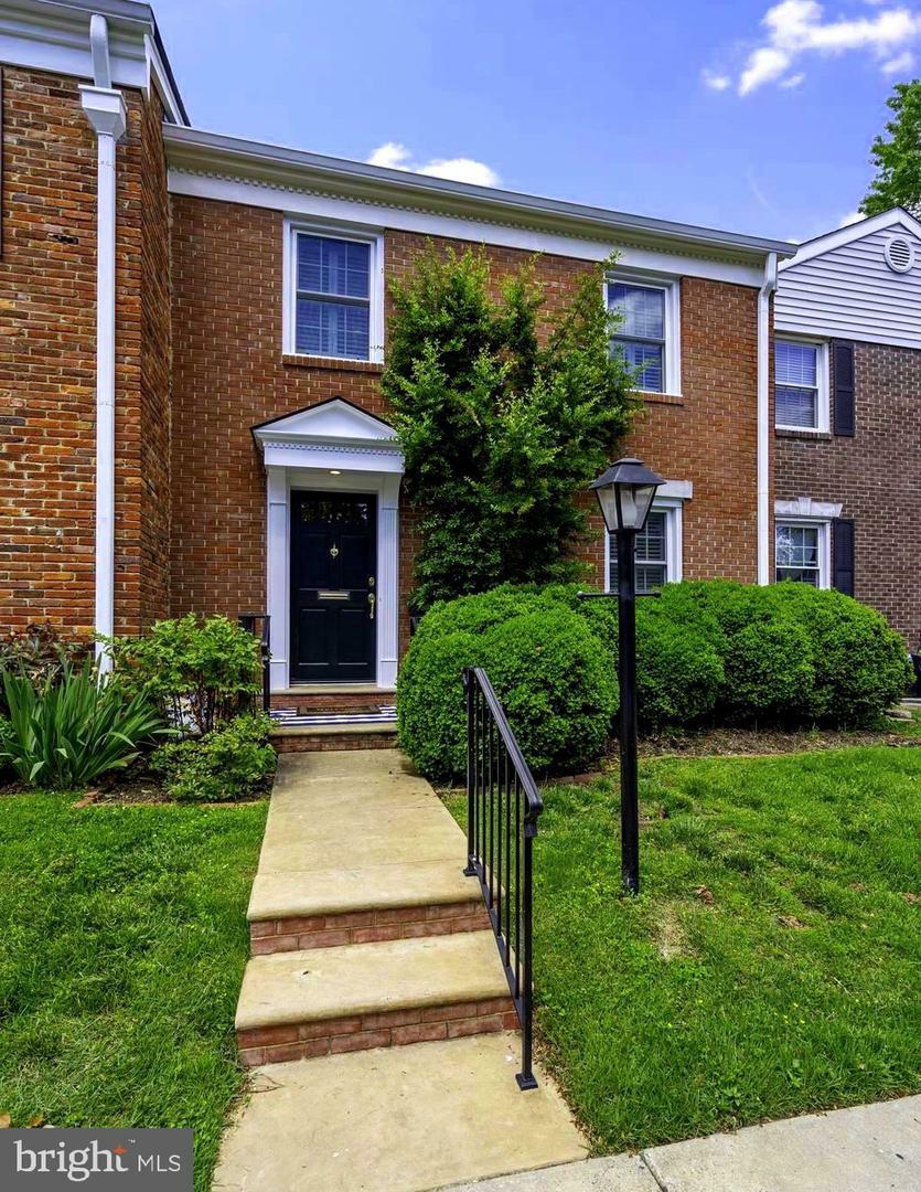 Property Photo: 5828 Wyomissing Court VA 22303