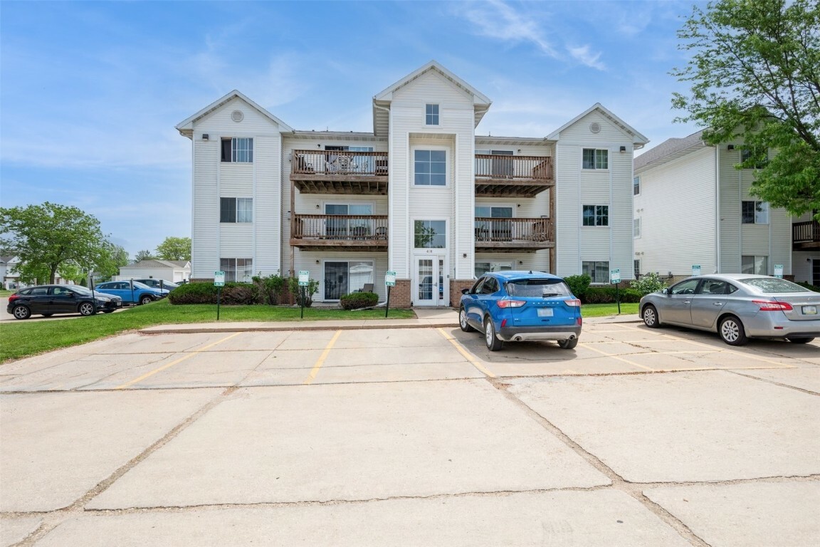 4611 1st Ave SW Unit #1  Cedar Rapids IA 52404 photo