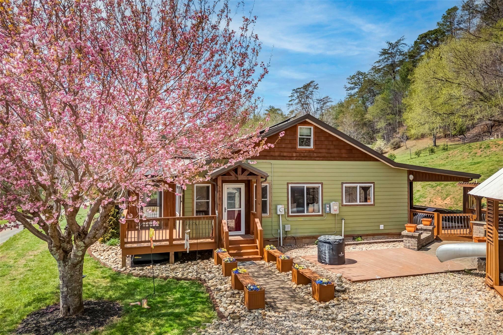 Property Photo: 3610 Collettsville Road NC 28645