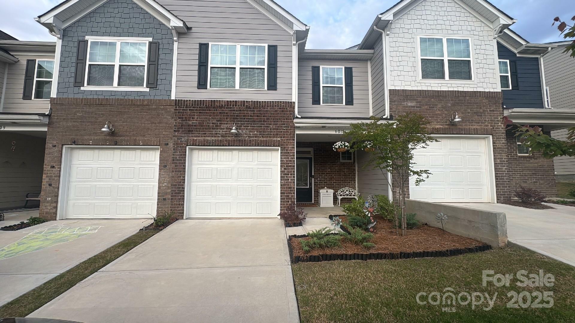 6011 Chelsea Oaks Ridge  Tega Cay SC 29708 photo