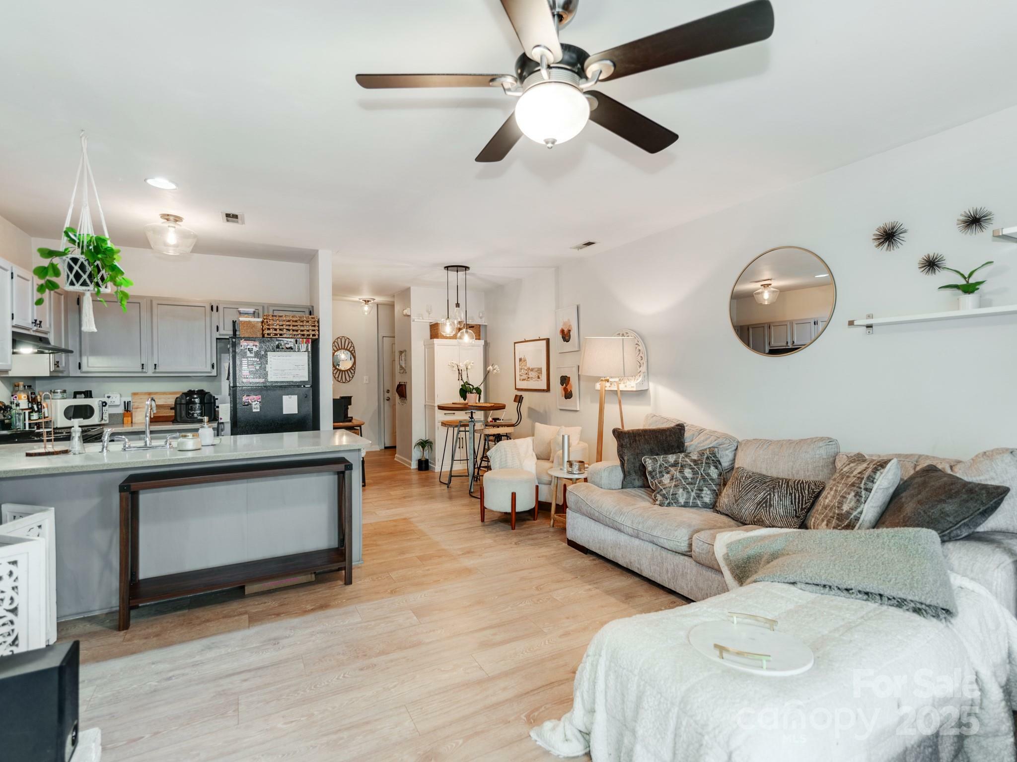 Property Photo: 3308 Selwyn Farms Lane 2 NC 28209