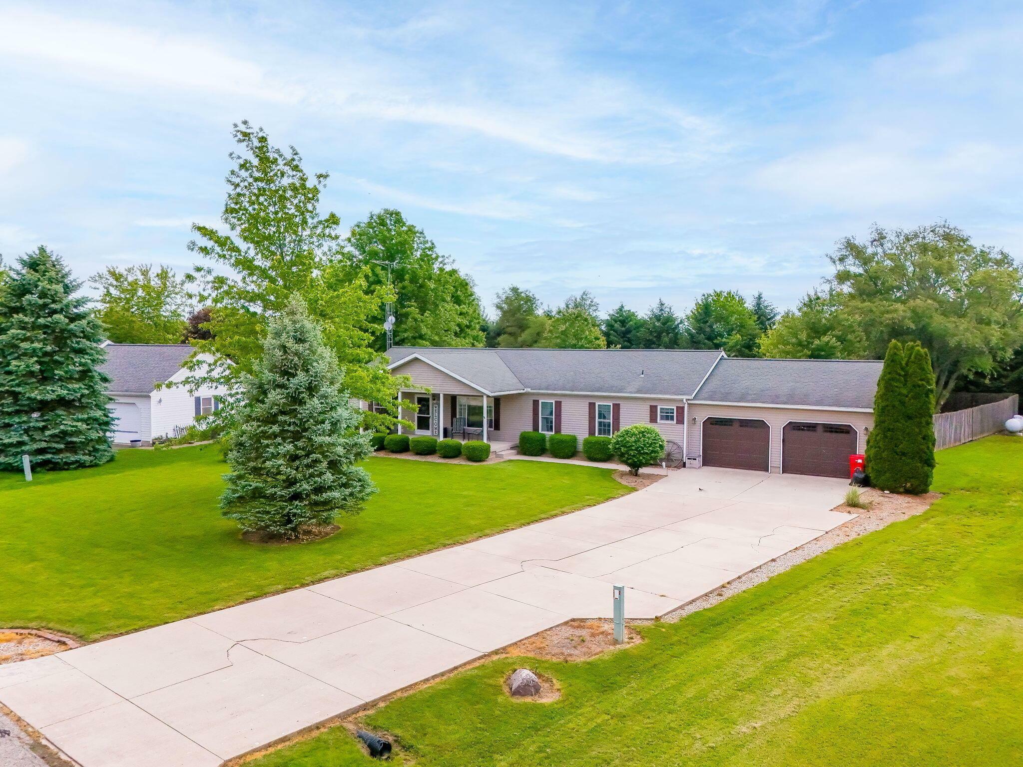 Property Photo: 608 Kells Lane OH 43344