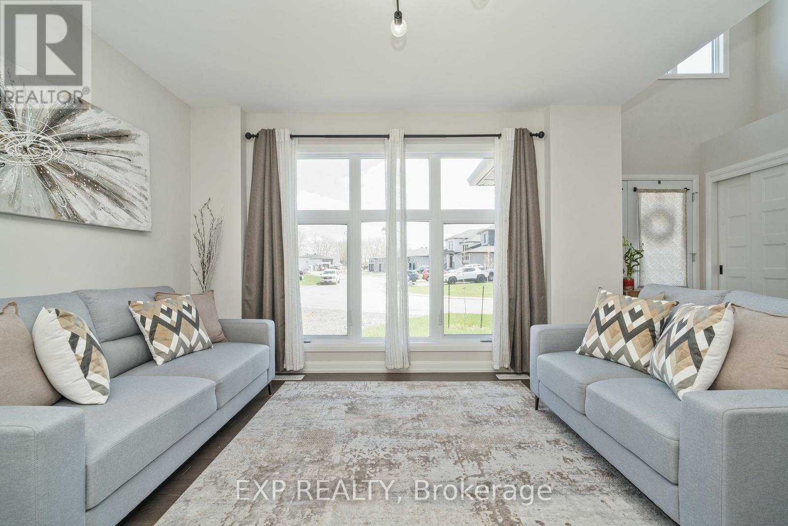 Property Photo:  639 Montessor Crescent  ON K0A 3K0 