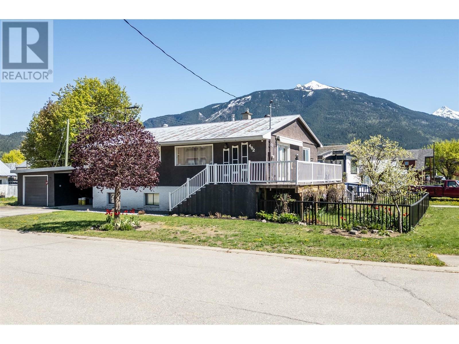 Property Photo: 402 Seventh Street East BC V0E 2S0