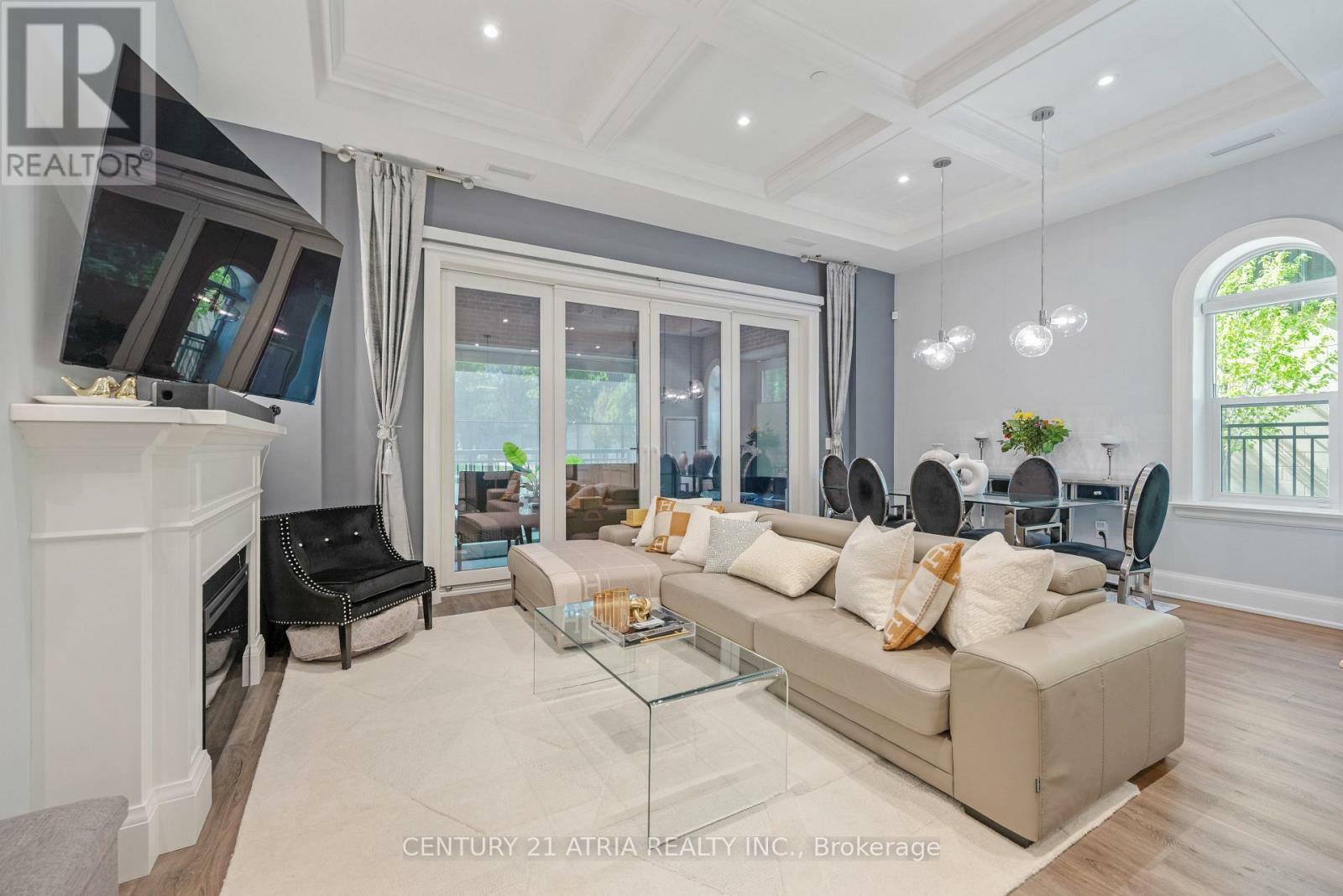 Property Photo: 208 Main St Unionville 102 ON L3R 6G8