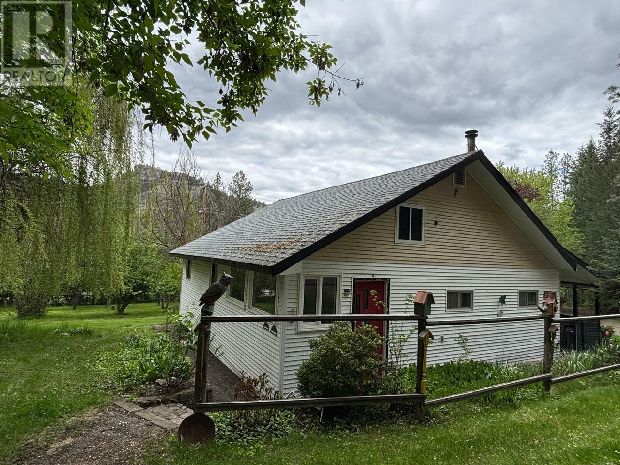 Property Photo: 3900 Highway 3 Highway BC V0H 1Y0