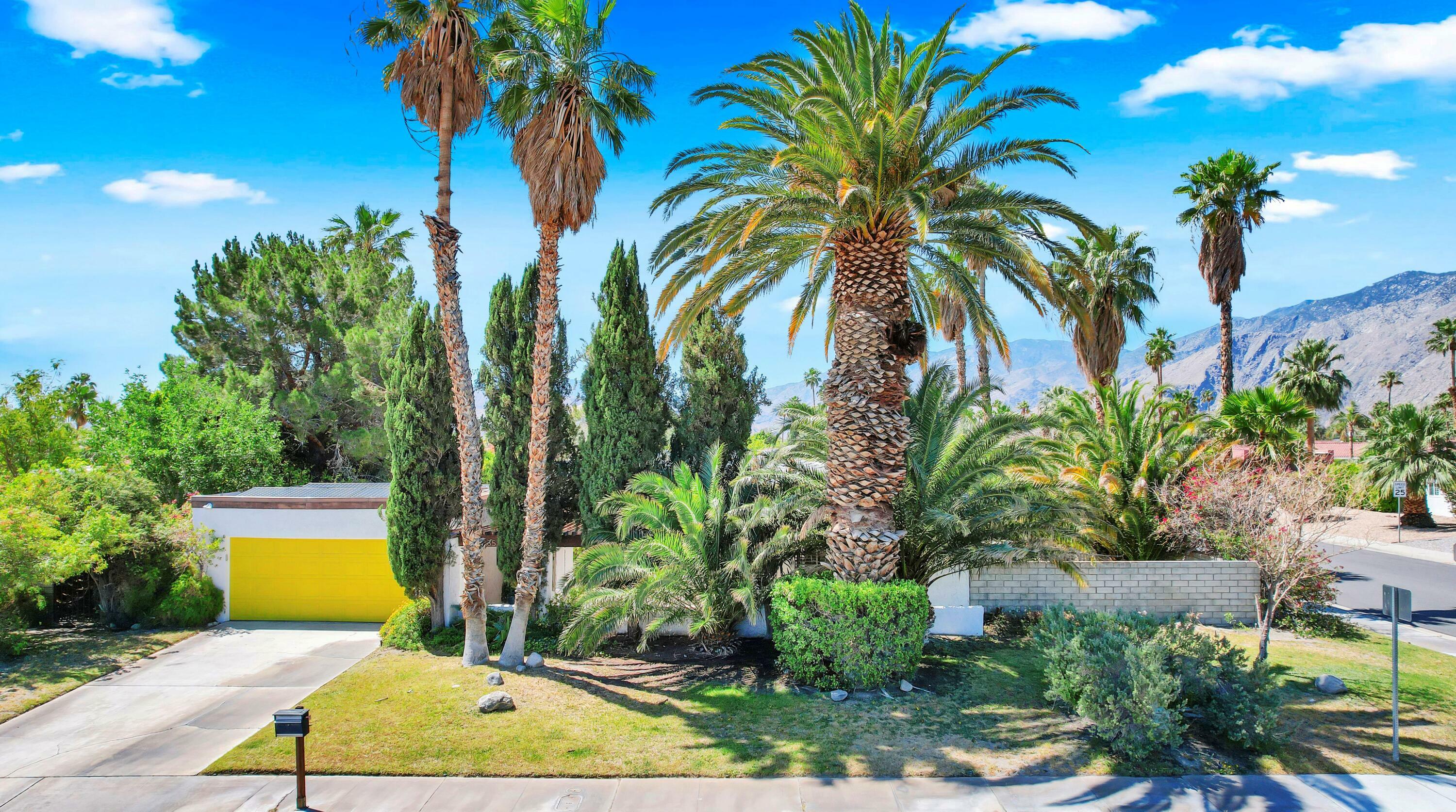 Property Photo: 1385 E Via Escuela CA 92262