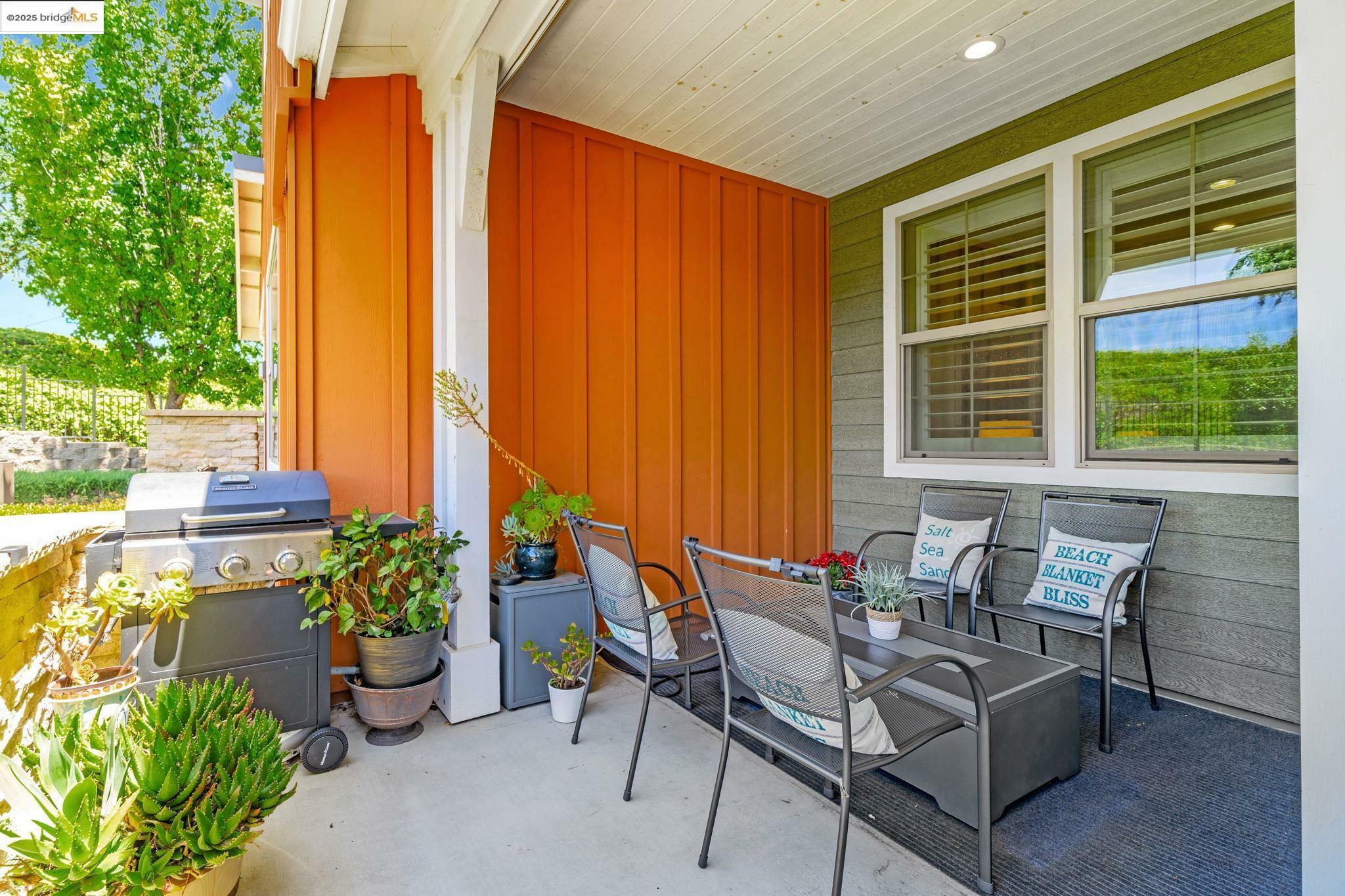 Property Photo: 114 Teasel Cmn CA 94551