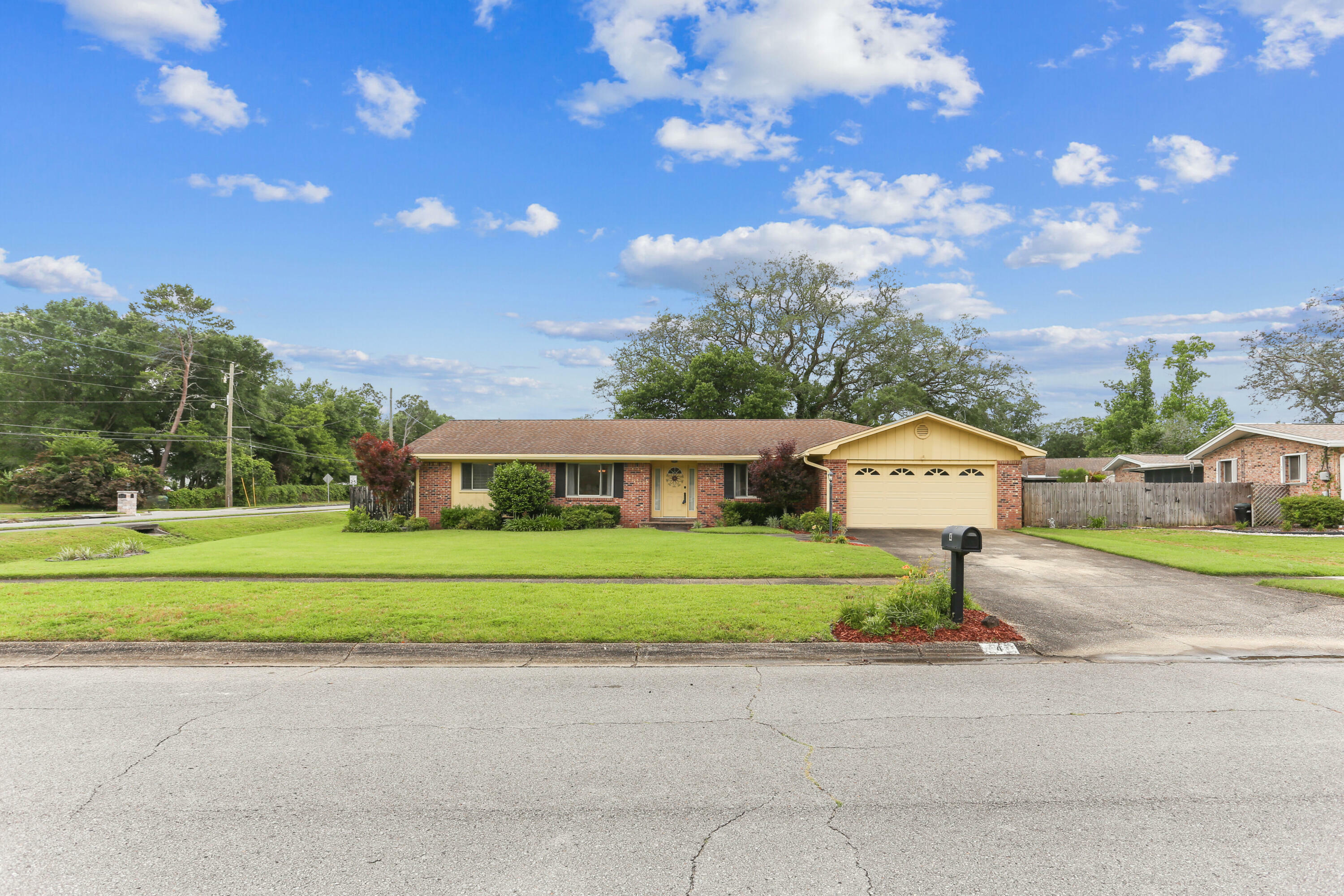 Property Photo: 4 NE Earl'S Court FL 32547