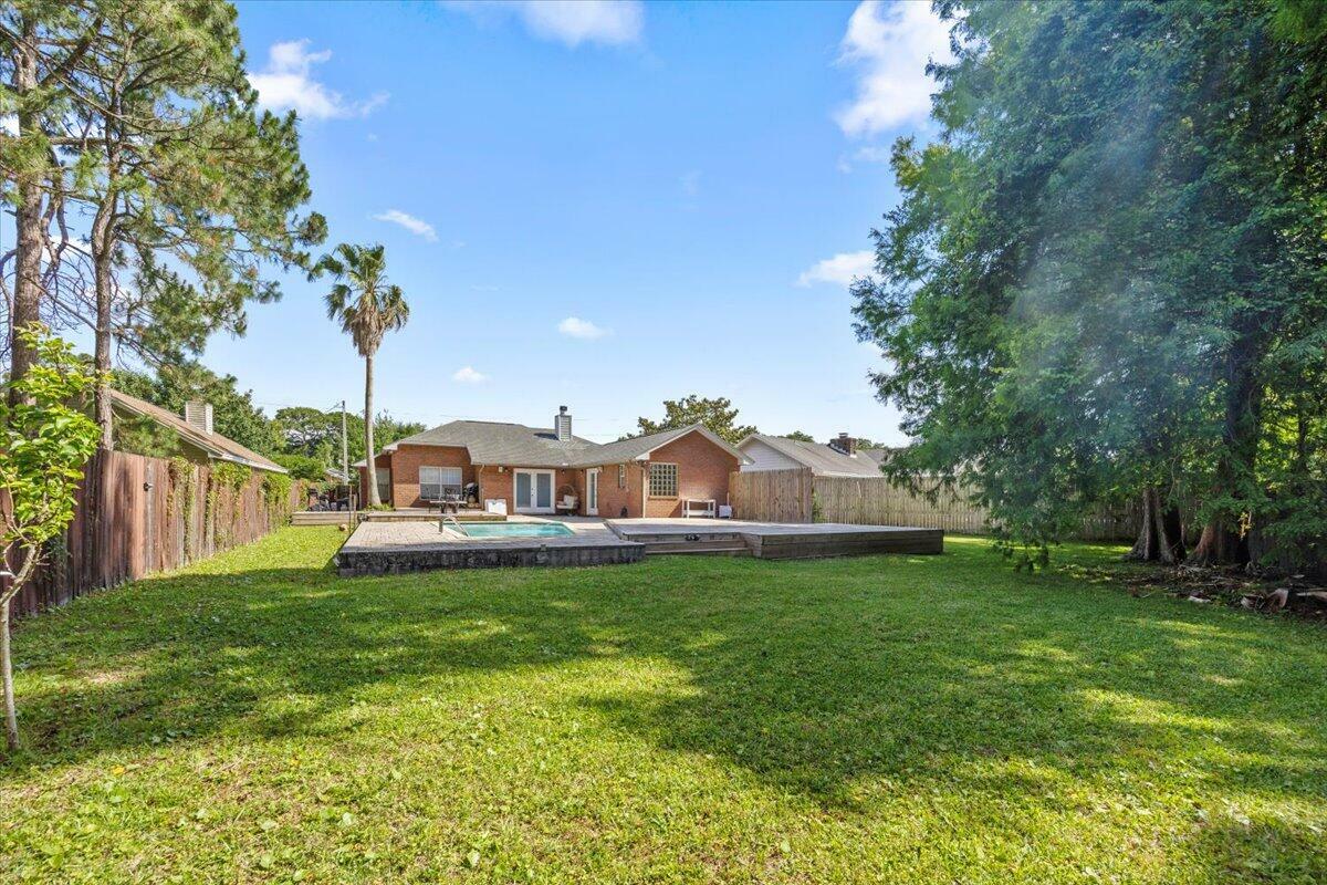Property Photo: 706 Vintage Circle FL 32541