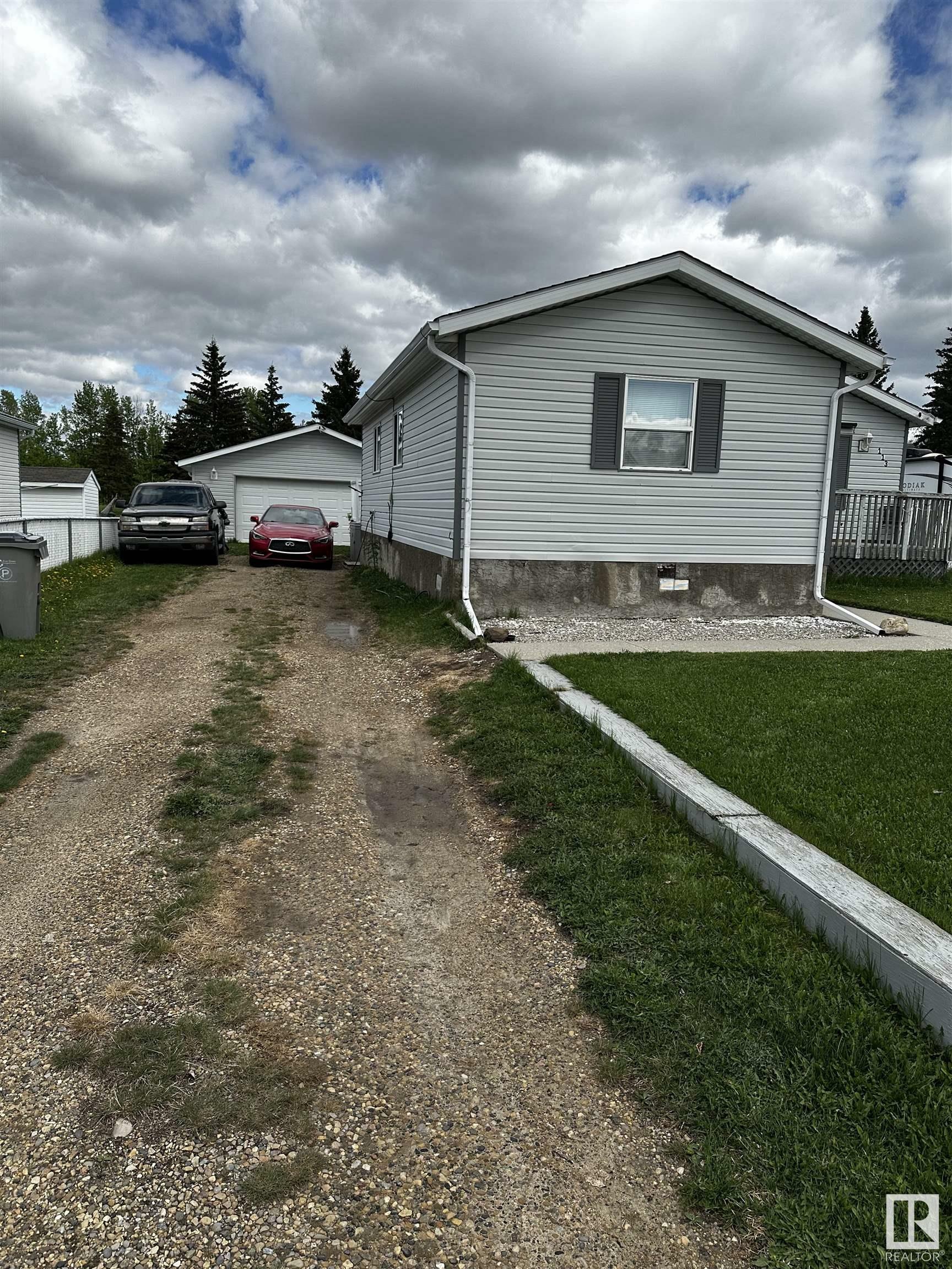 Property Photo: 113 Woodlands Drive AB T0C 2T0