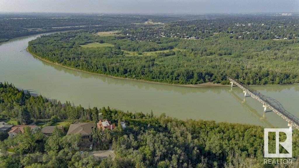 Photo de la propriété: 8638 Saskatchewan Drive NW AB T6G 2A8