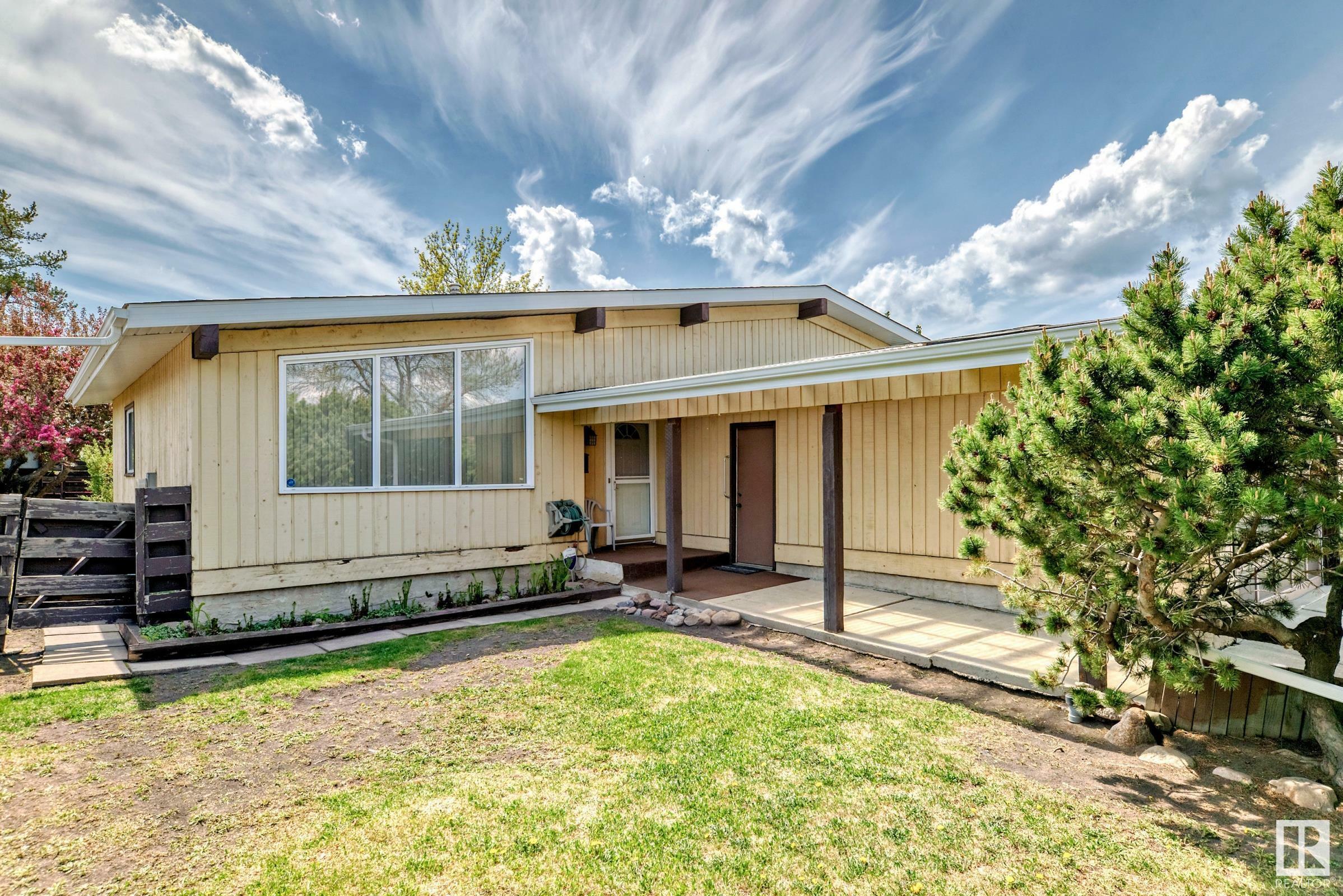 Photo de la propriété: 17915 87A Avenue NW AB T5T 0Z3