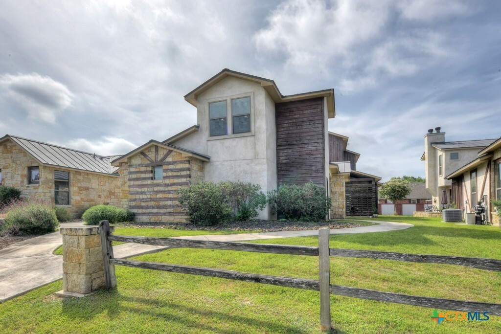 Property Photo: 1650 Gruene Vineyard Crossing TX 78130