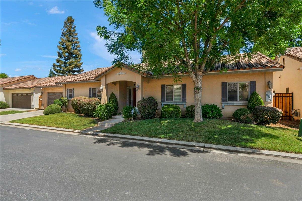 Property Photo: 6458 N Warren Avenue CA 93711