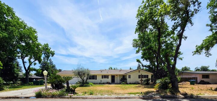 5850 E Parkside Drive  Fresno CA 93727 photo