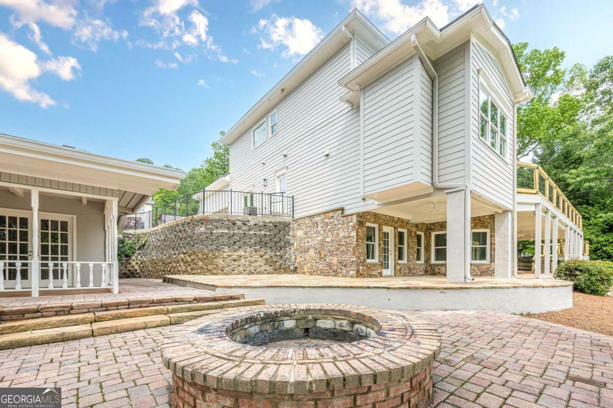 Property Photo: 2555 Chattahoochee Lane GA 30041