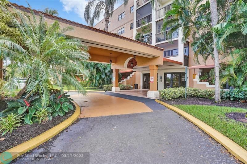 Property Photo: 701 NW 19th St 302 FL 33311