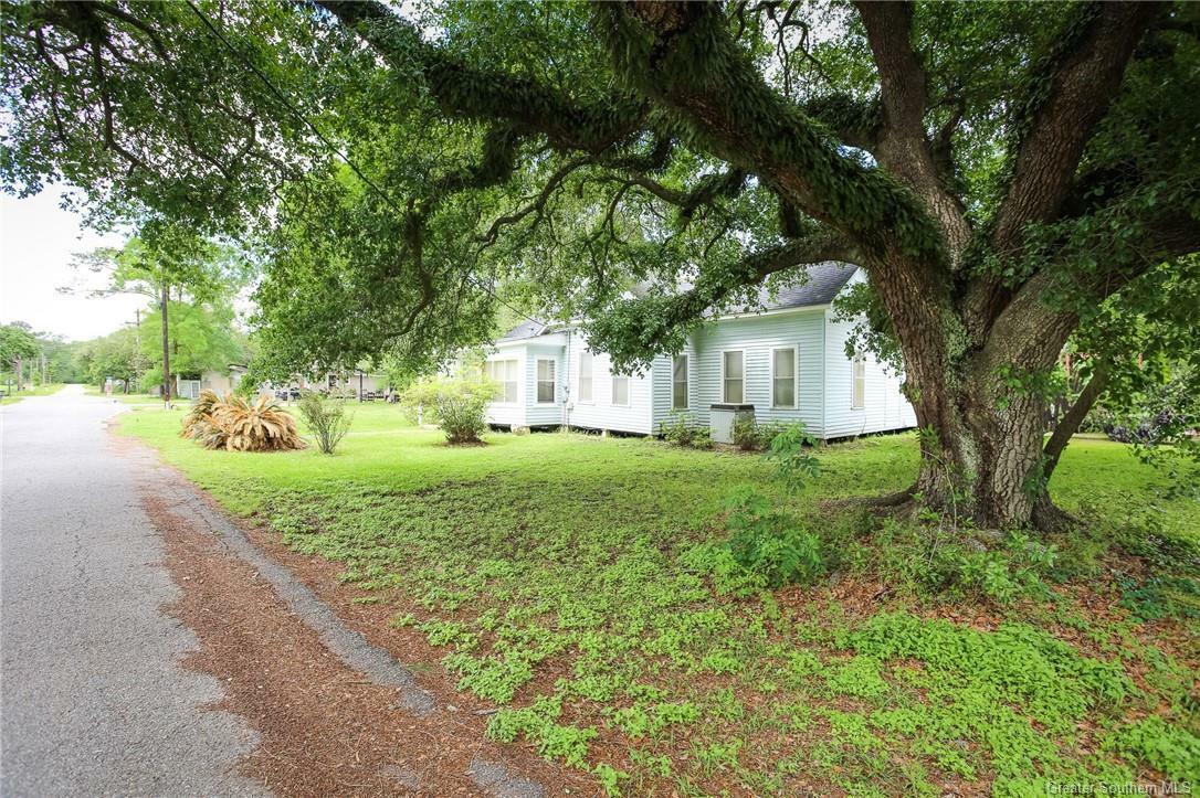 Property Photo: 602 W Hudspeth Street LA 70591