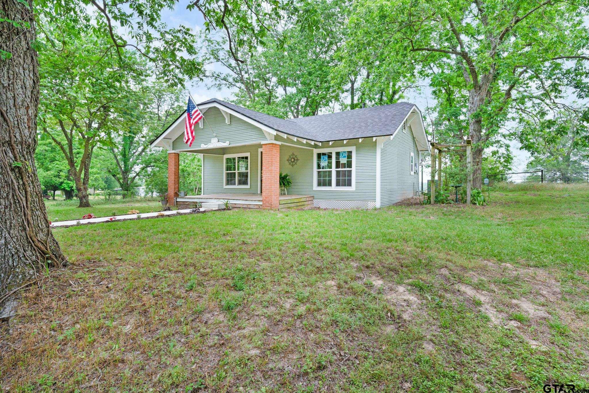 Property Photo: 913 Church TX 75494