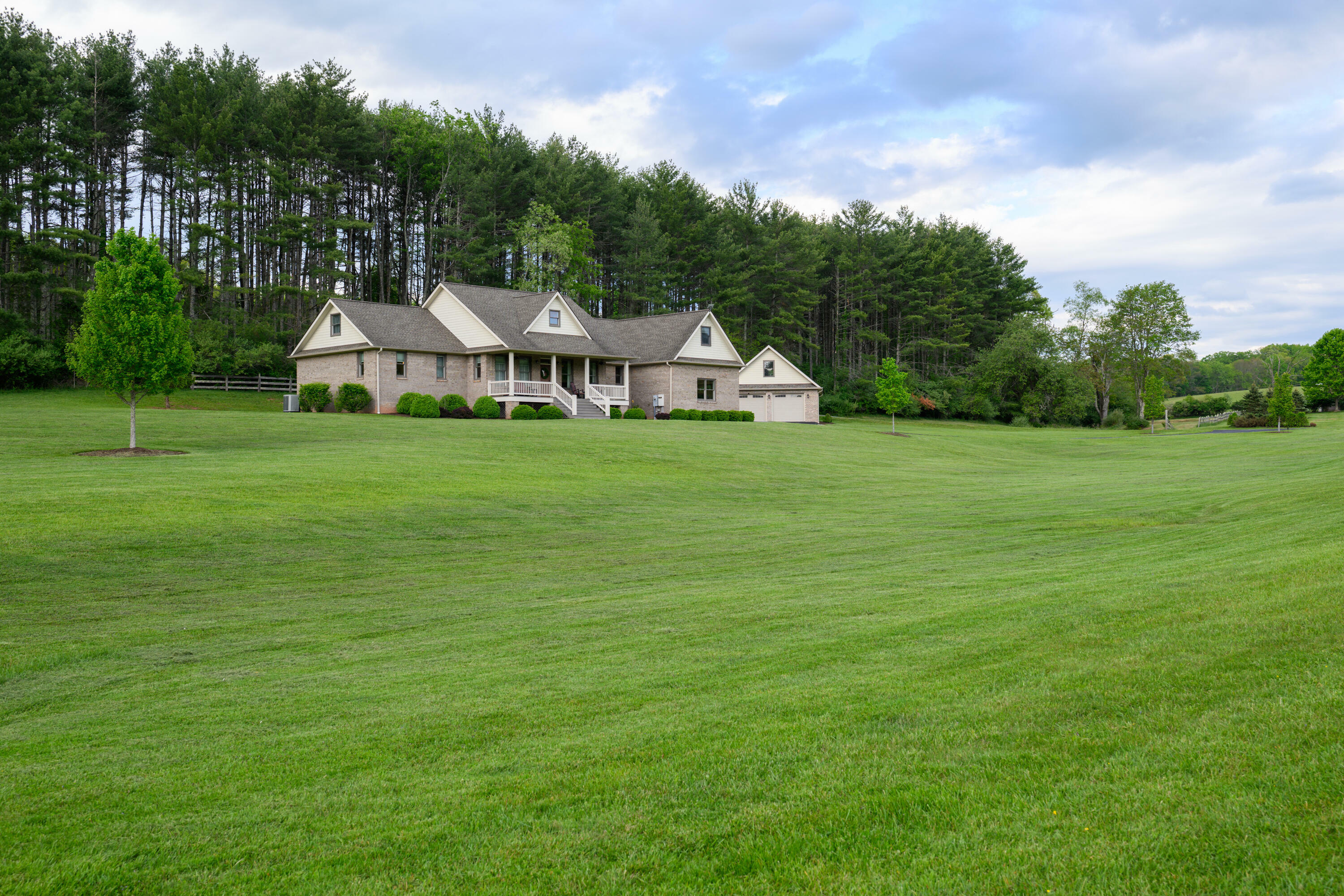 Property Photo: 137 Honeybear Hill WV 24901