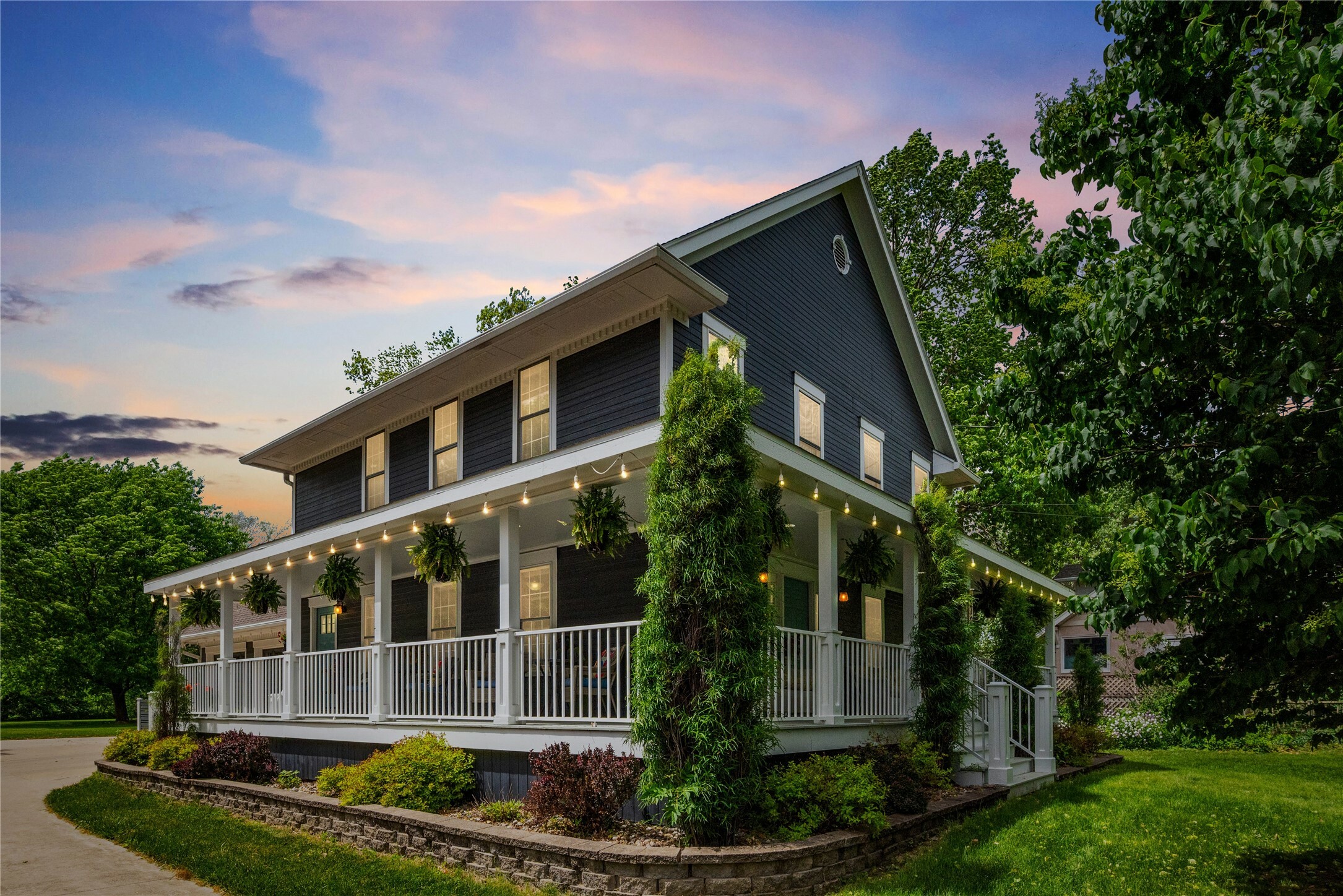 2720 49th Street  Des Moines IA 50310 photo