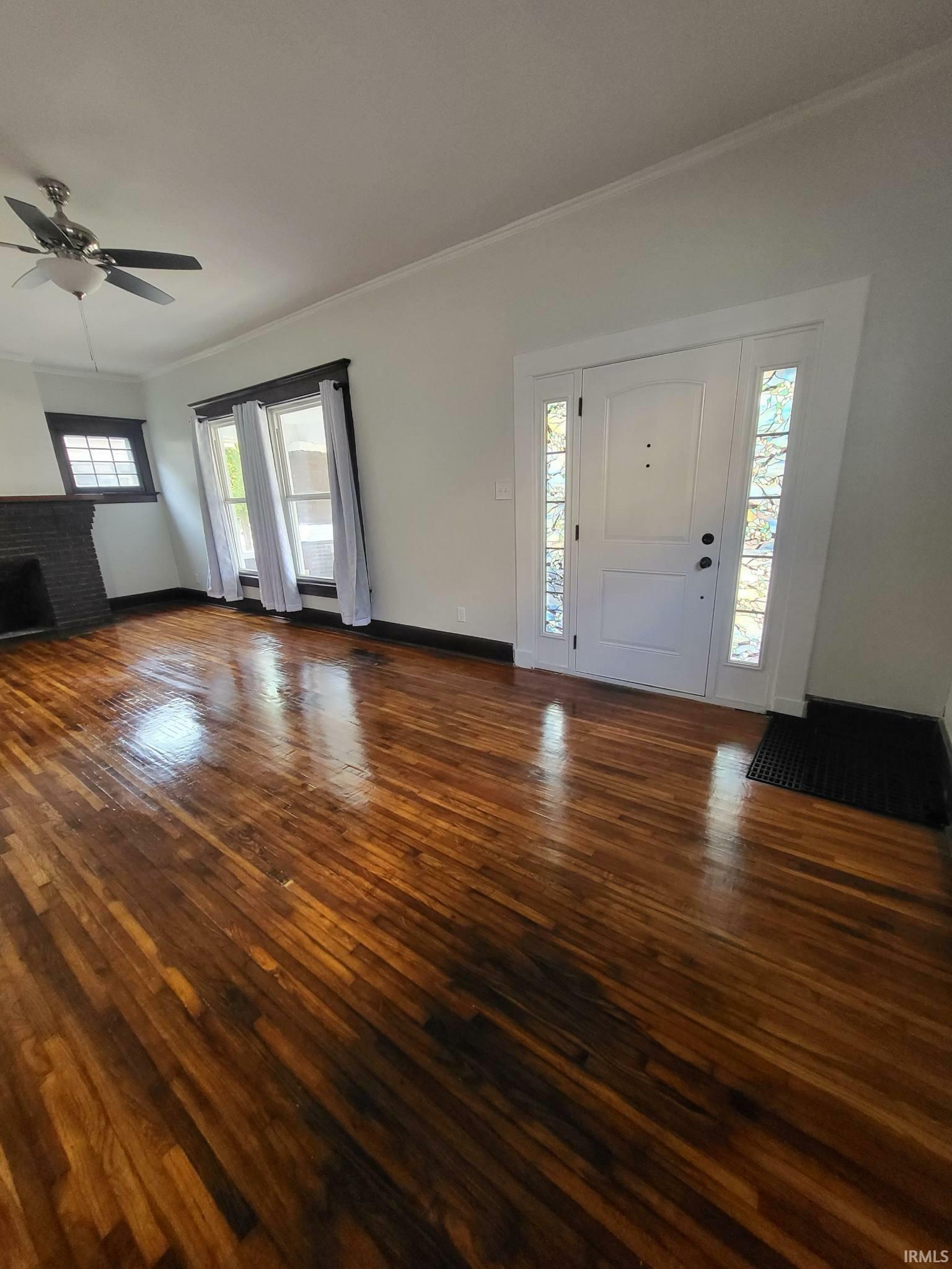 Property Photo: 1021 E Blackford Avenue IN 47714