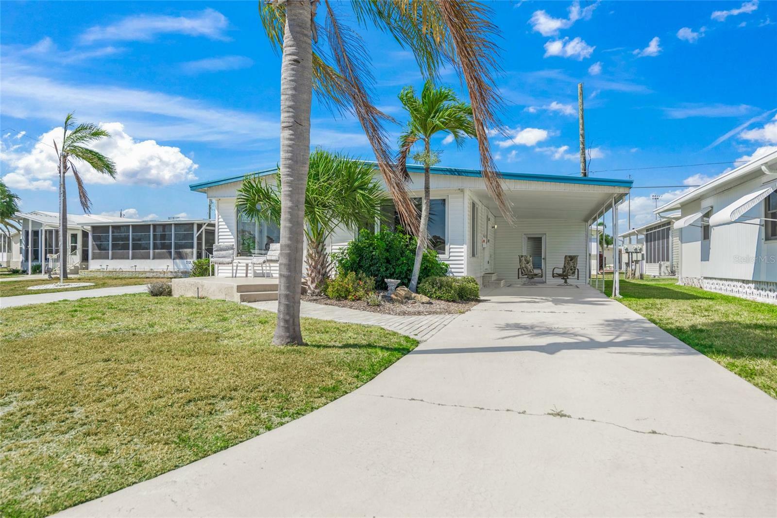 Property Photo: 714 N Waterway Drive FL 34285
