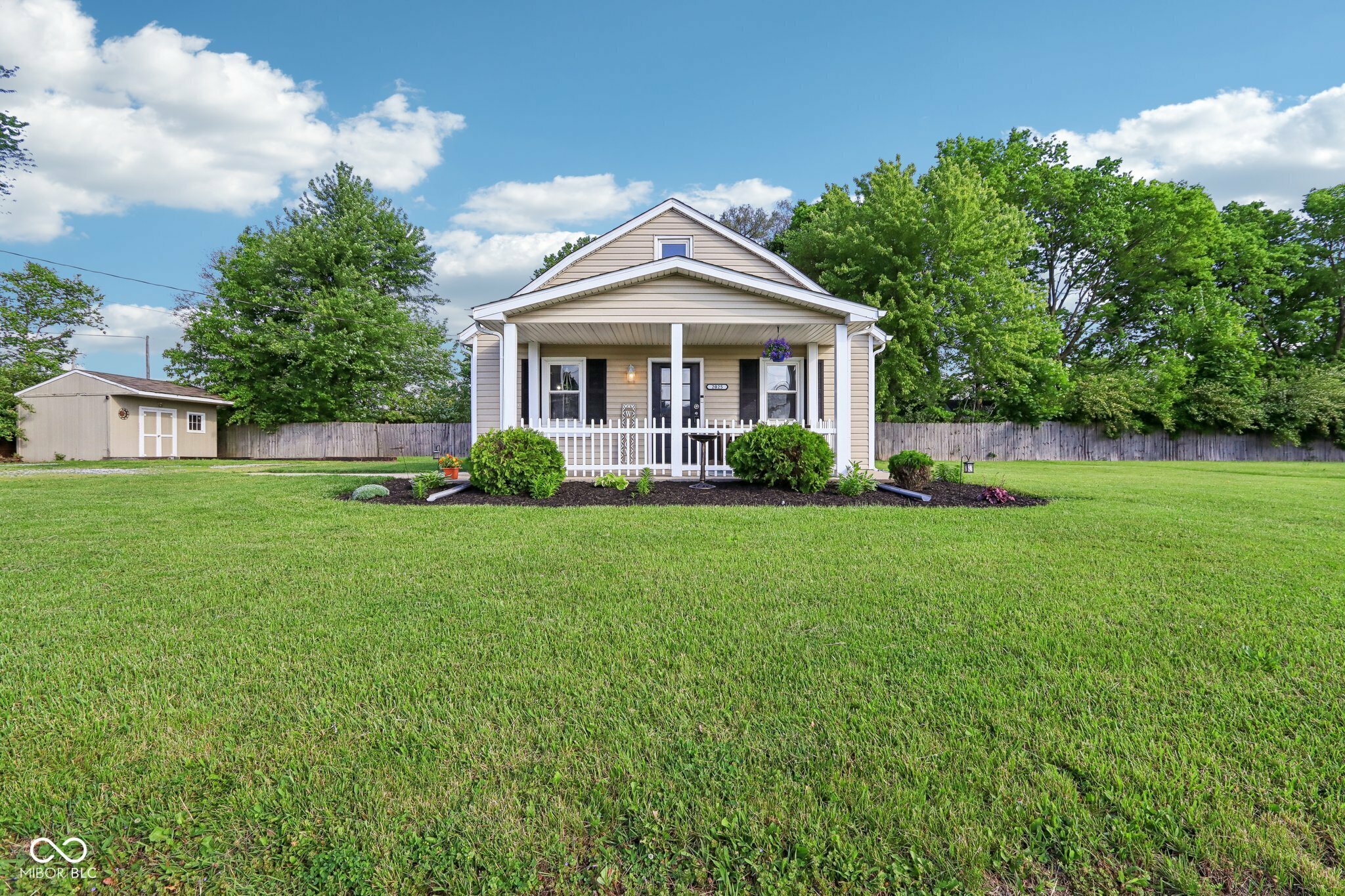 Property Photo: 2025 E Broadway Street IN 46040