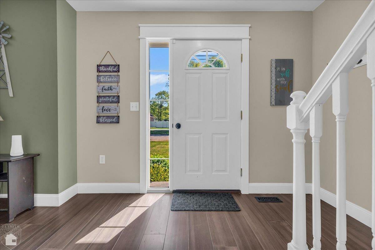 Property Photo: 2077 W Edward Lane MI 48074
