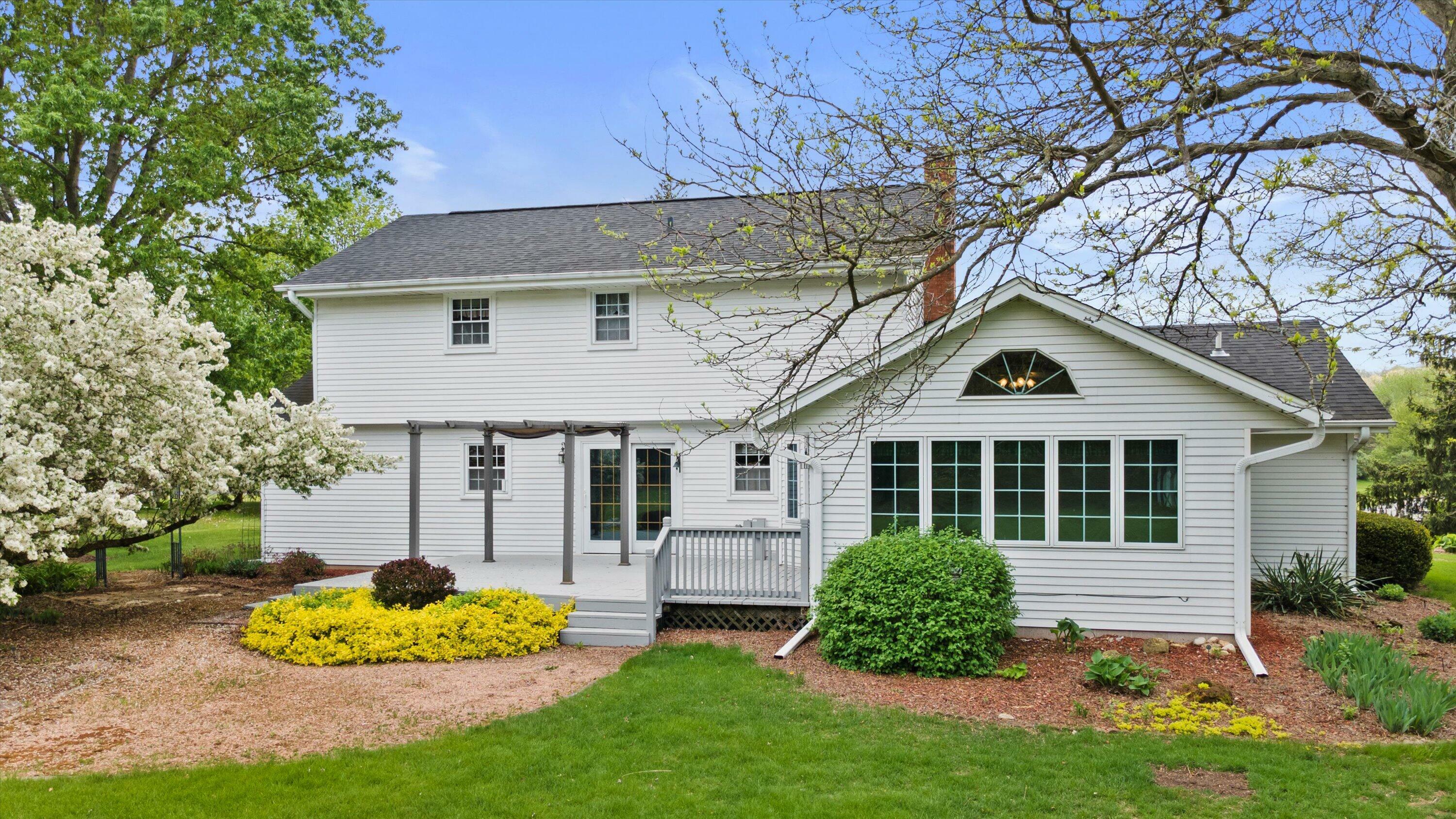 Property Photo:  S67w32842 Westgate Ct  WI 53149 