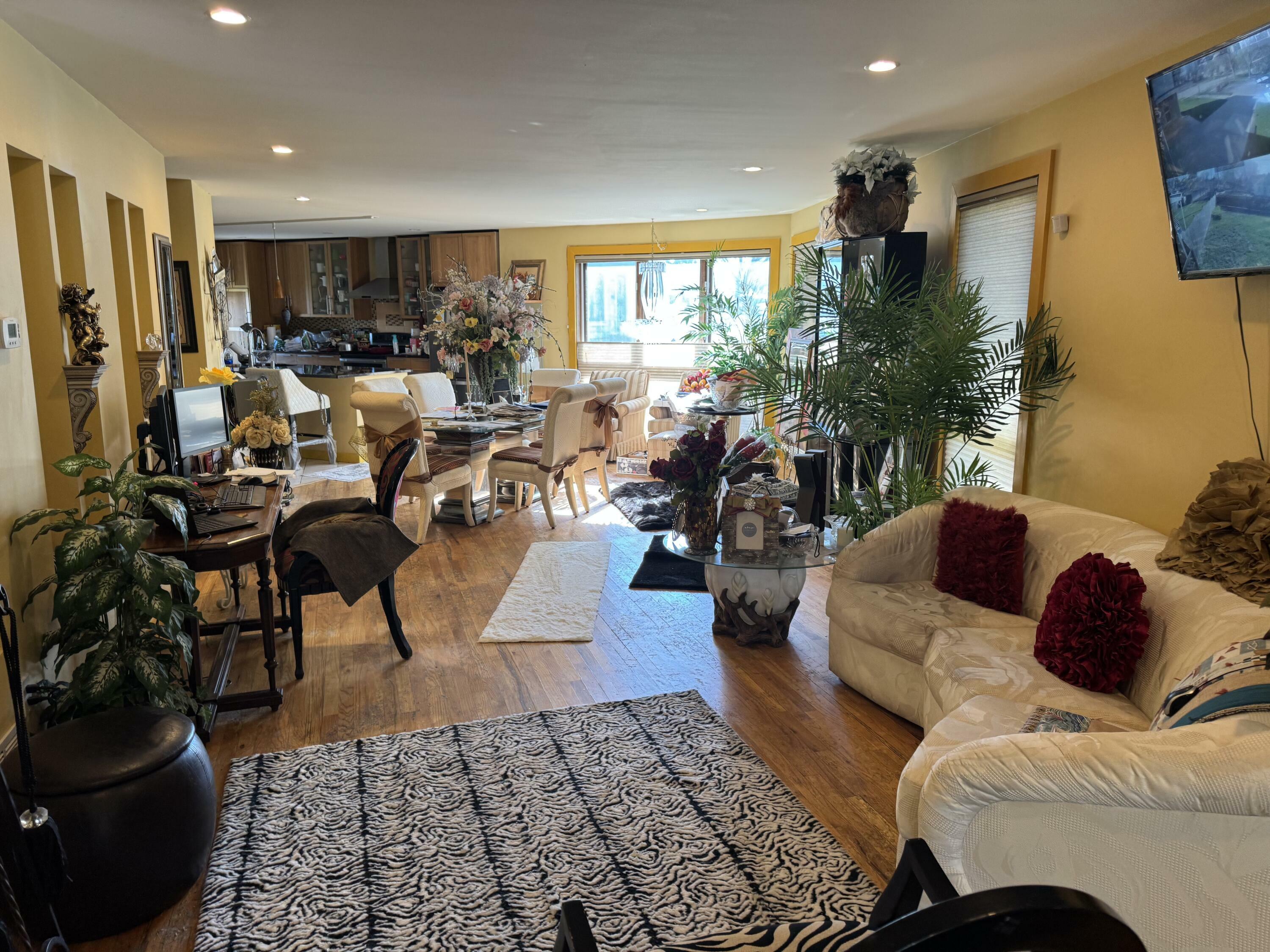 Property Photo: 4647 W Scranton Pl WI 53216