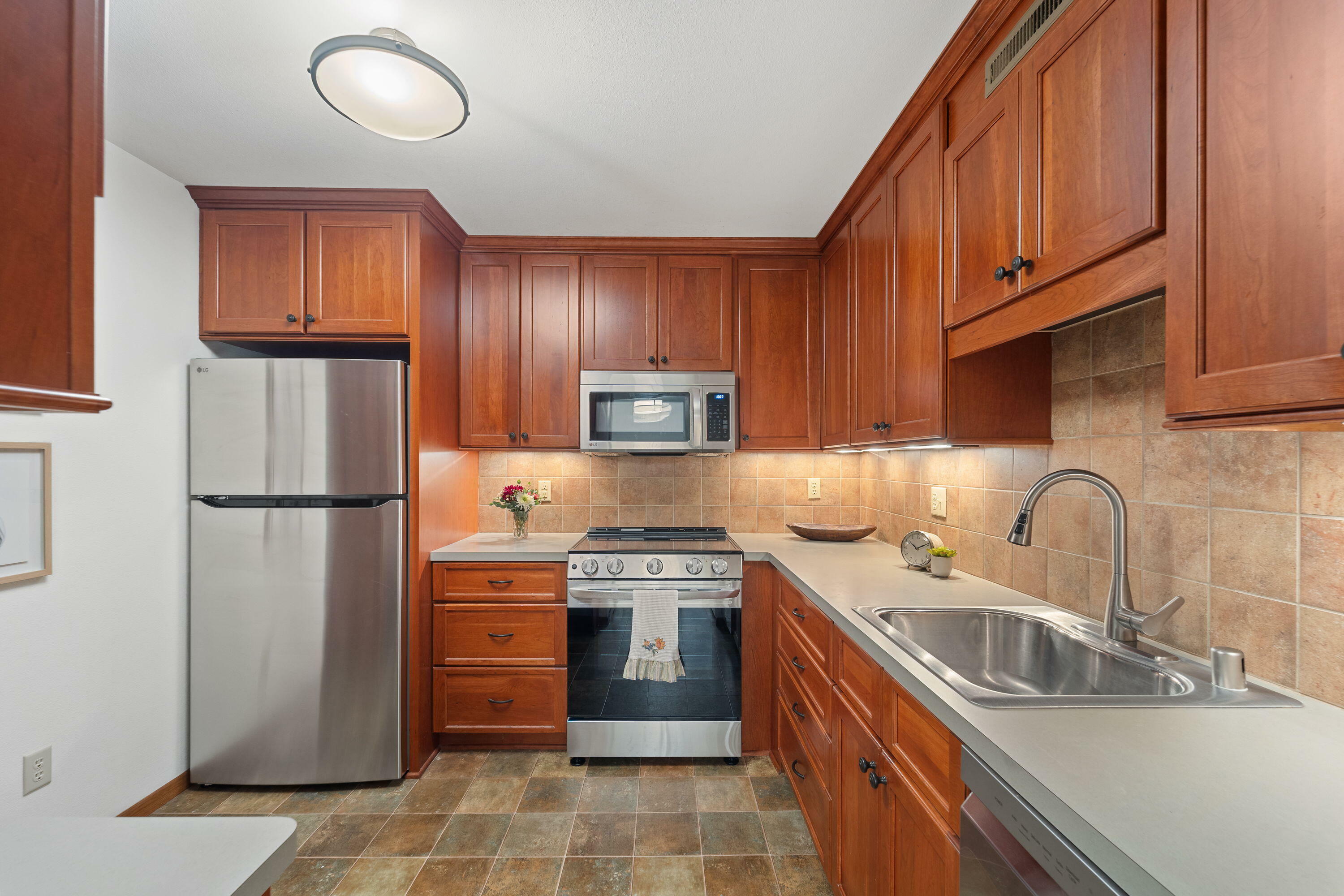 Property Photo: 3942 N Oakland Ave 143 WI 53211