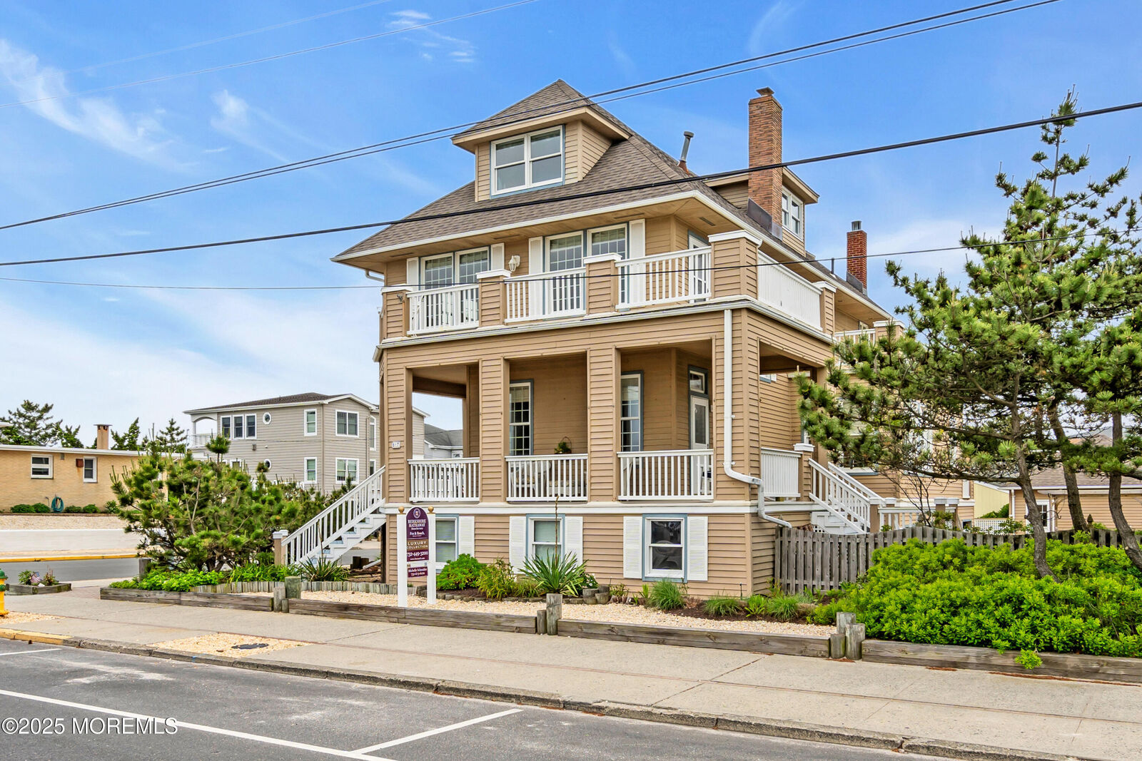 Property Photo:  817 S Ocean Avenue  NJ 08752 