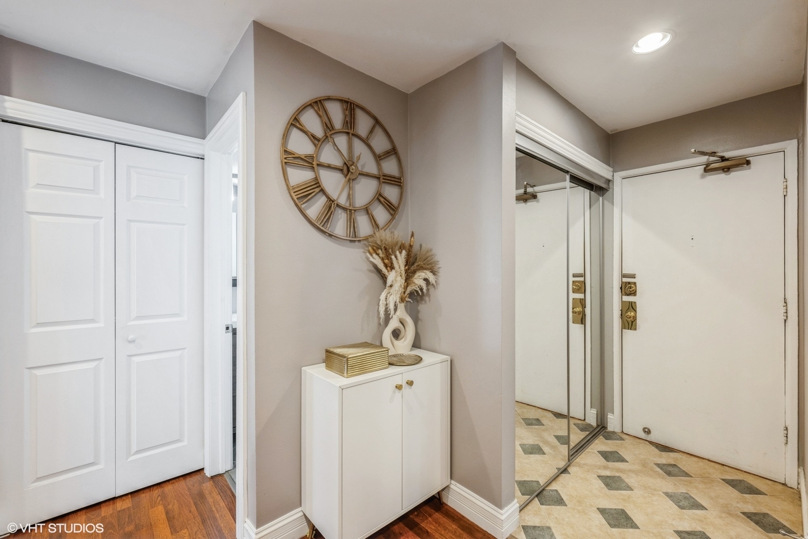 Property Photo: 1116 S New Wilke Road 107 IL 60005