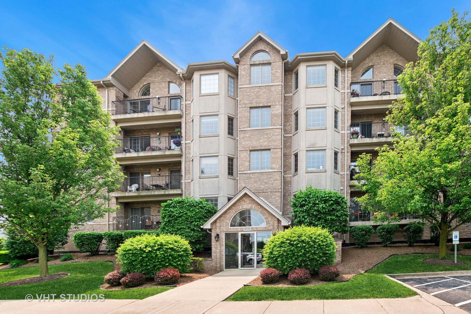 Property Photo: 14130 Sheffield Drive 202 IL 60491
