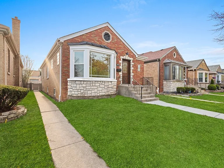 Property Photo: 2934 Maple Avenue IL 60402