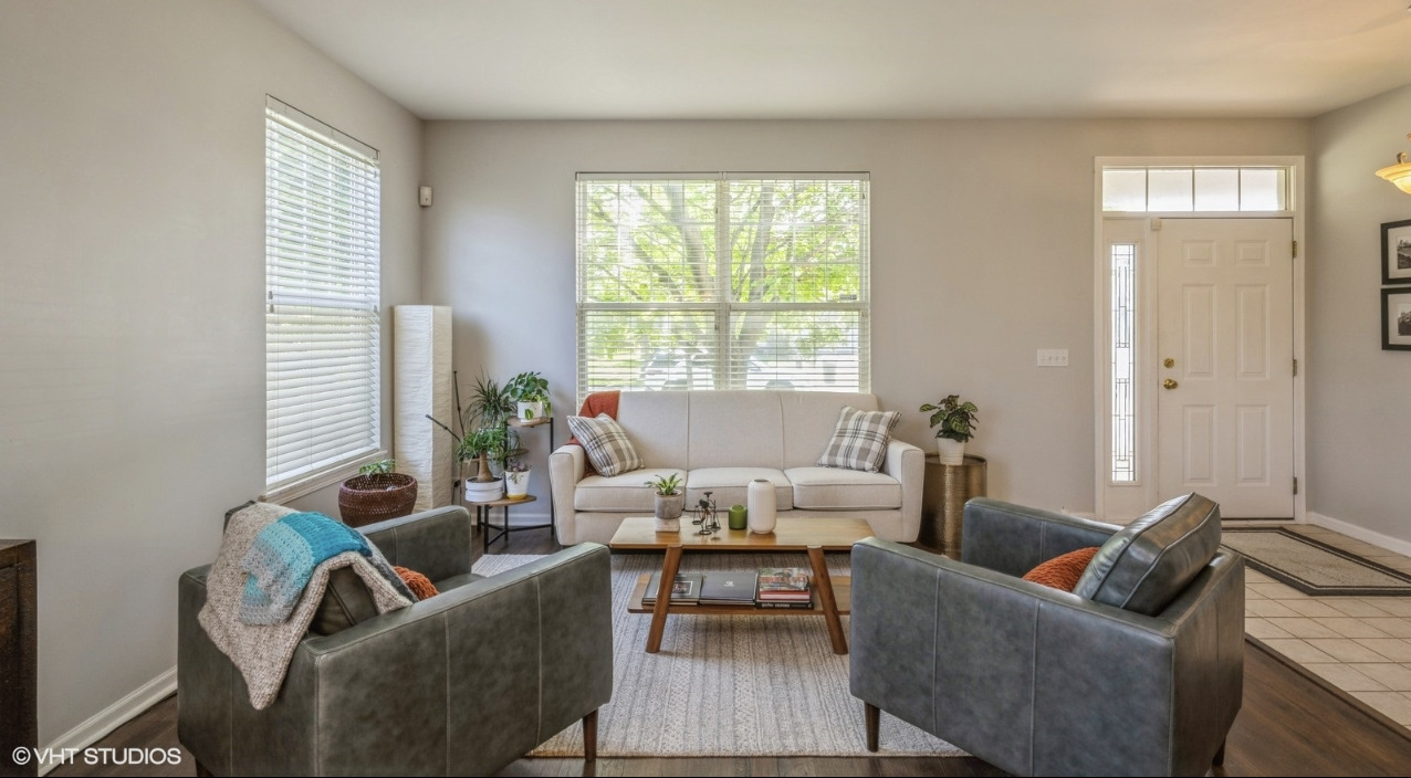 Property Photo: 2140 Colchester Avenue IL 60192