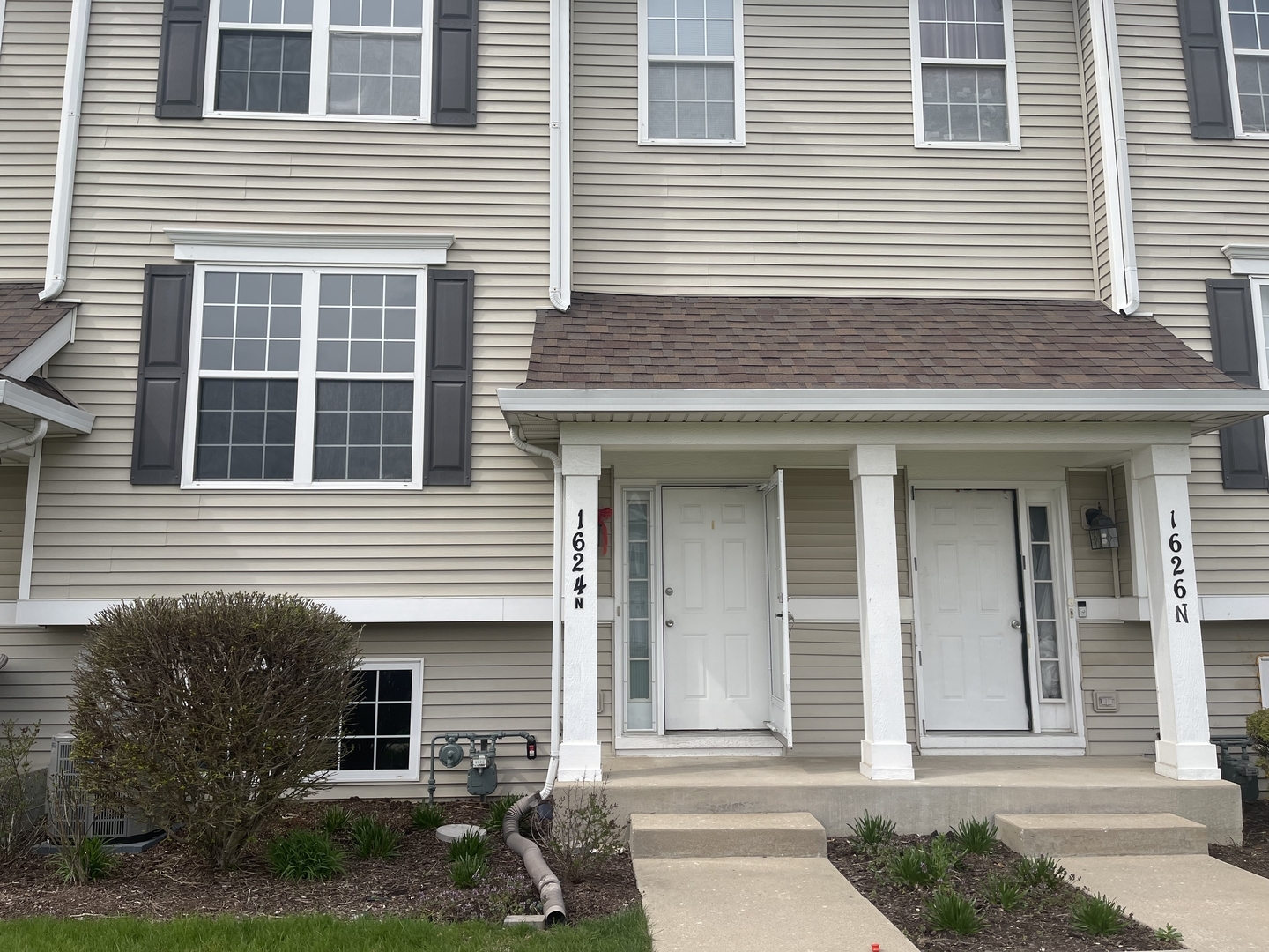Property Photo: 1624 Fieldstone Drive N IL 60404