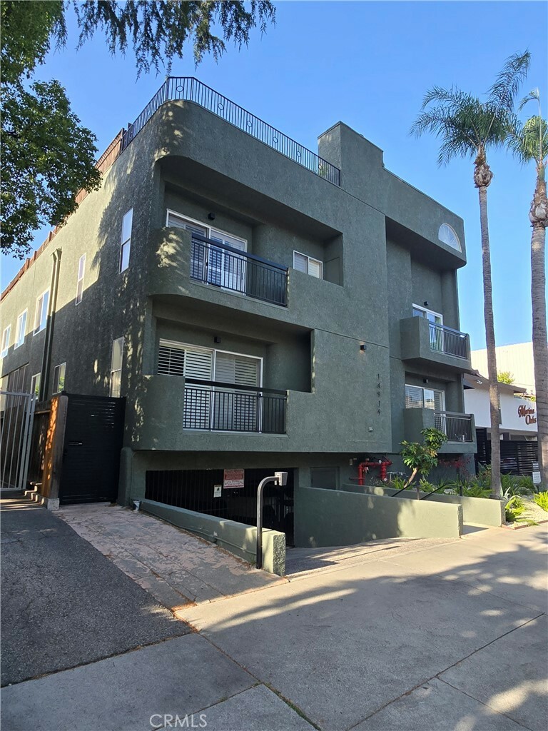 14919 Dickens Street 105  Sherman Oaks CA 91403 photo