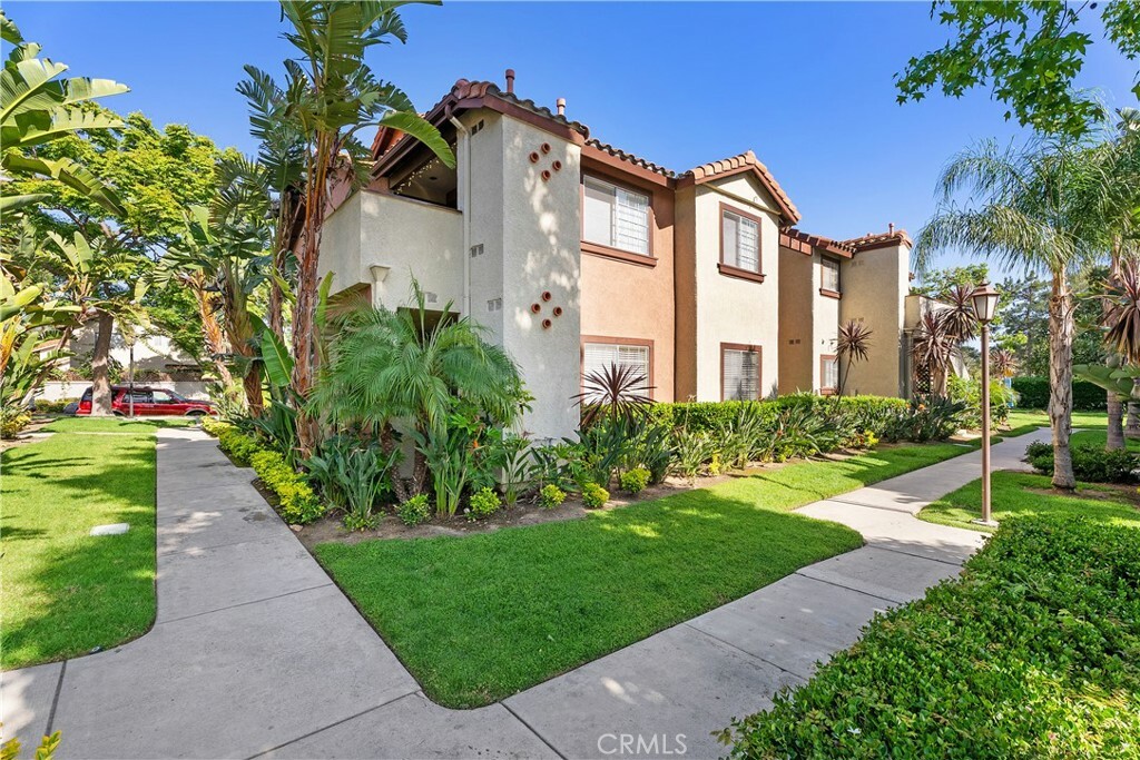Property Photo: 104 Flor De Sol 60 CA 92688