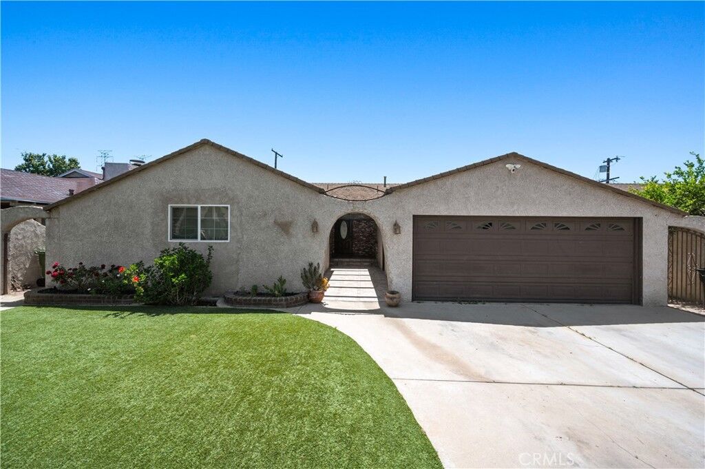 Property Photo:  14300 Carl Street  CA 91331 