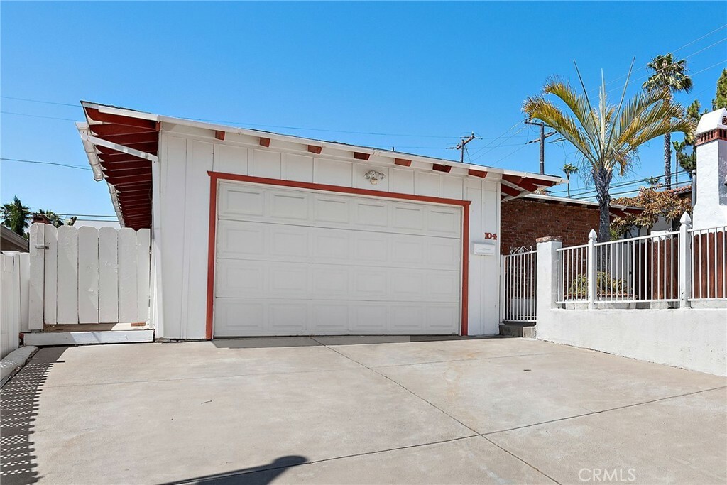 Property Photo: 104 W Avenida Cadiz CA 92672