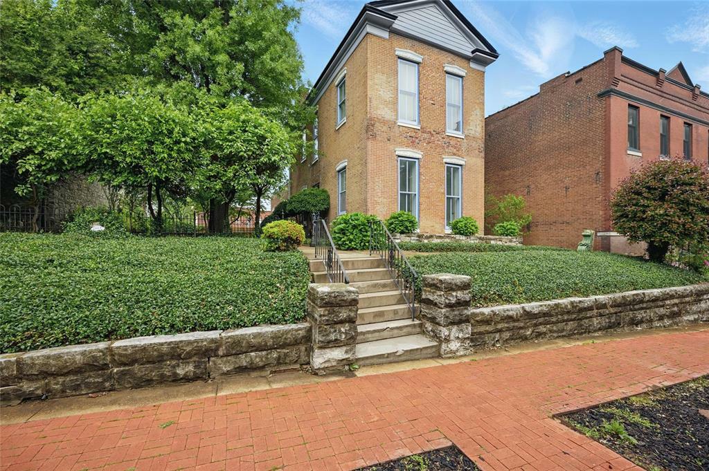 Property Photo: 1225 Mackay Place MO 63104
