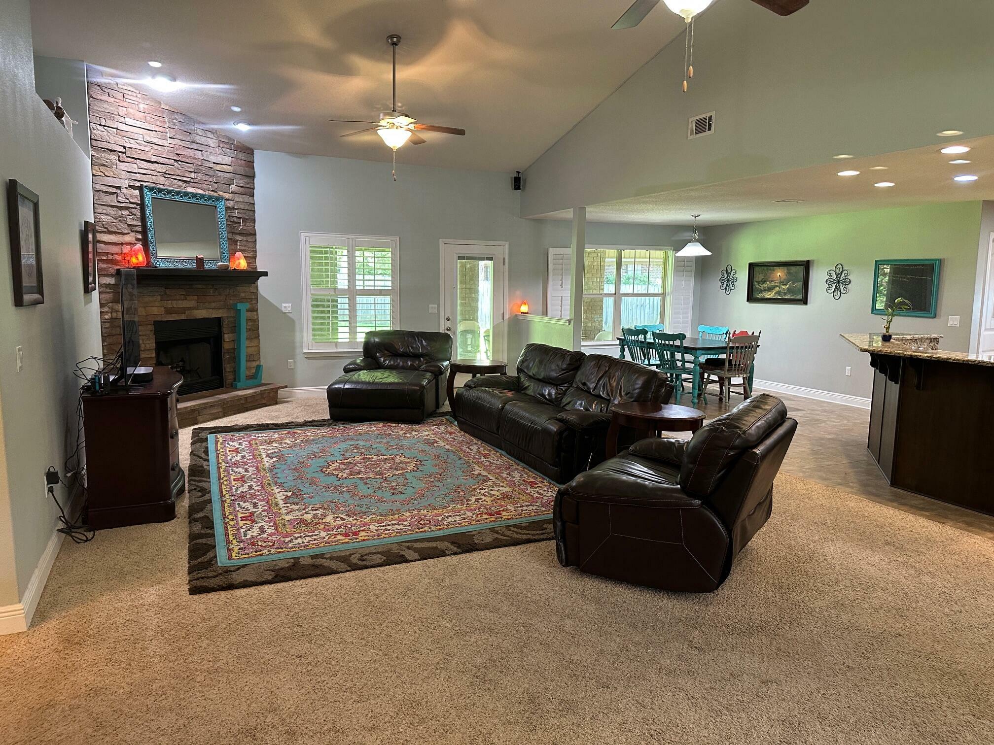 Property Photo: 6887 Gaspar Court FL 32566