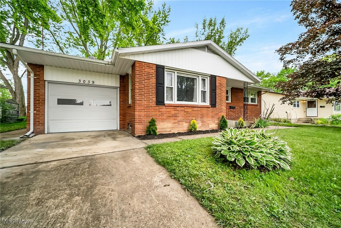 Property Photo: 3039 Starlite Drive NW OH 44485
